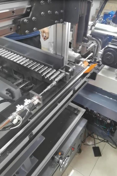 自动液压滚丝机